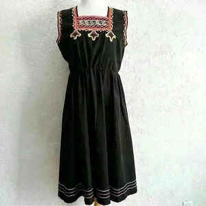 Black embroidered midi dress size‎ 8